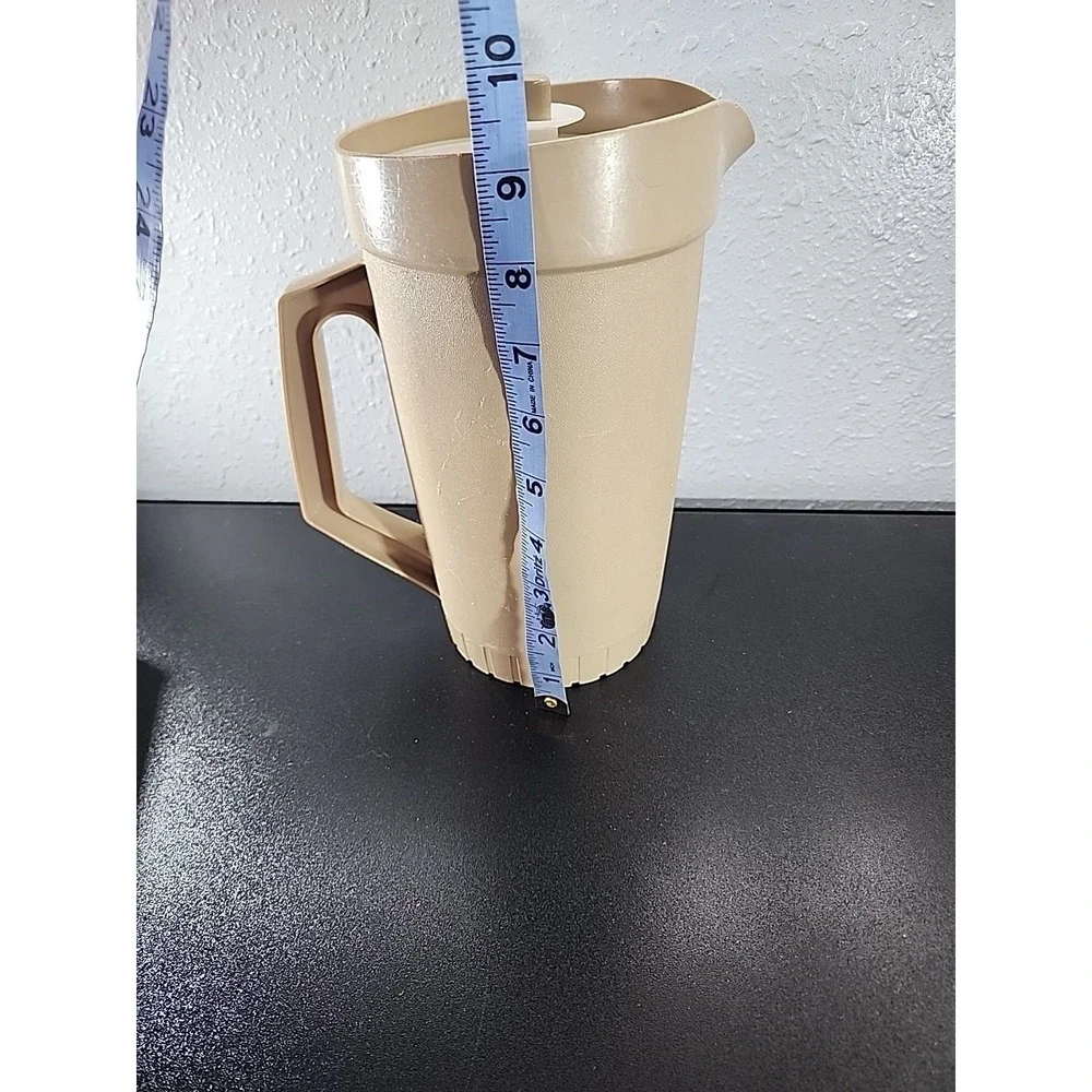 Vintage‎ Tupperware 2 Quart Pitcher Almond Tan 800-8